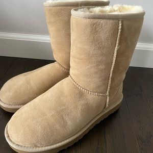 Women’s uggs size 8. Worn once. No box
